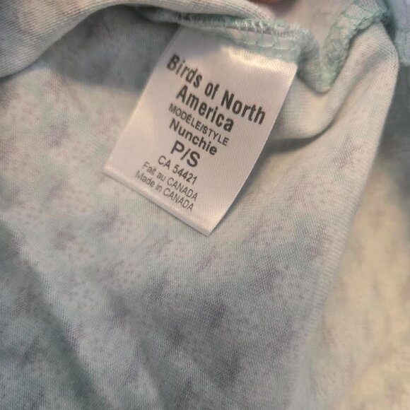 Birds of North America Nunchie strawberry print top - Picture 5 of 5